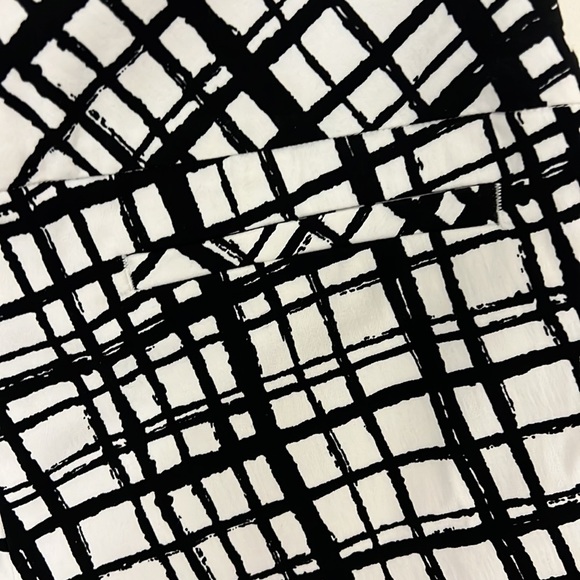 Women’s Brand: SWING Golf Shorts with Tummy Control - Picture 13 of 15